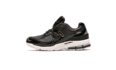 New Balance 2002R Shiny Black