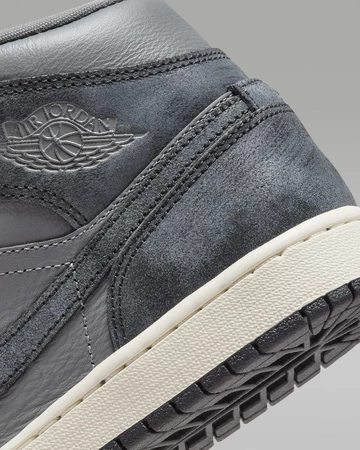 Jordan 1 Mid Distressed Smoke Grey - Ferse Detail