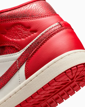Jordan 1 Mid Red Cracked Leather Ferse Details