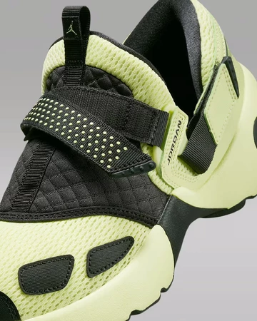 Jordan Trunner LX Luminous Upper Details