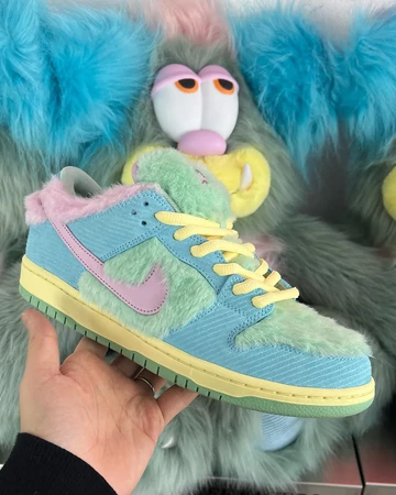 Verdy x Nike SB Dunk Visty von der Seite