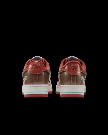 NIGO x j-hope x Nike Air Force 1 '01 Burnt Sunrise von hinten