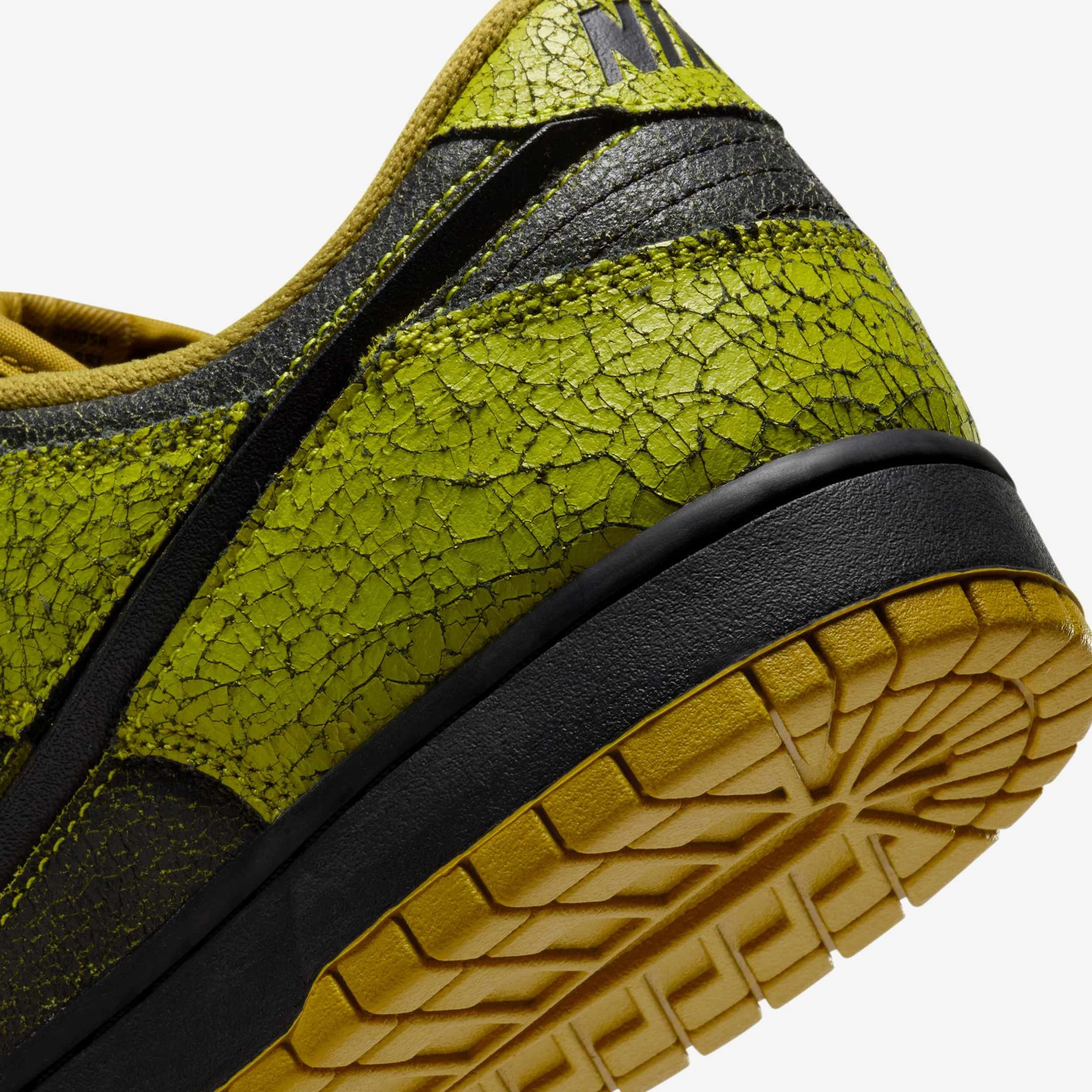 Dunk Low Retro QS Halloween HV6103-300 | Dead Stock