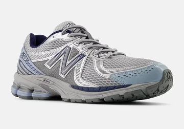 Der New Balance 860V2 Grey Blue schräg von außen