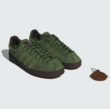 adidas SPZL SS24 Kollektion Ardwick SPZL Paar mit Anhänger
