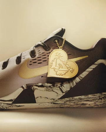 Nike Kobe 9 EM Low Protro Mambacita Mood 1