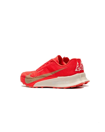 Nike ACG ZoomX Ultrafly Trail Light Crimson schräg