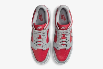 Dunk Low Ultraman von oben
