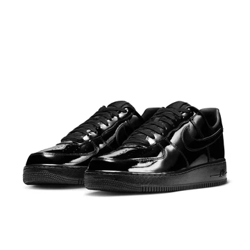 Nike Air Force 1 Low Black Patent Paar seitlich