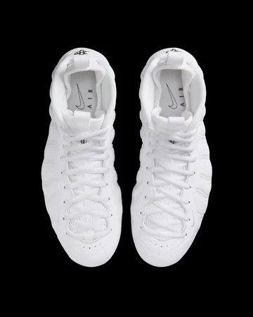 Nike Air Foamposite One Triple White Paar von oben