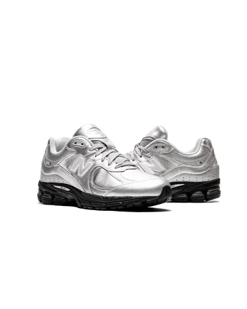 New Balance 2002R Silver Metallic Außenseite