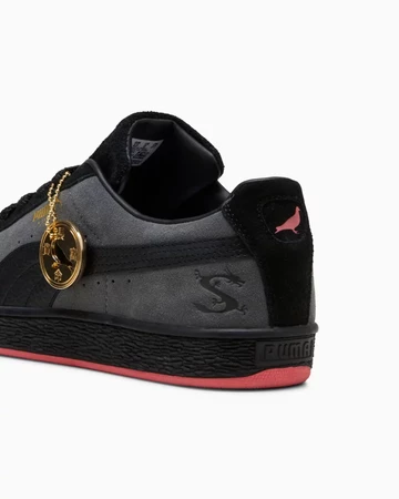 Die Ferse des schwarzen Staple Puma Suede