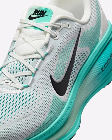 Nike Vomero 18 Dusty Cactus Upper Details