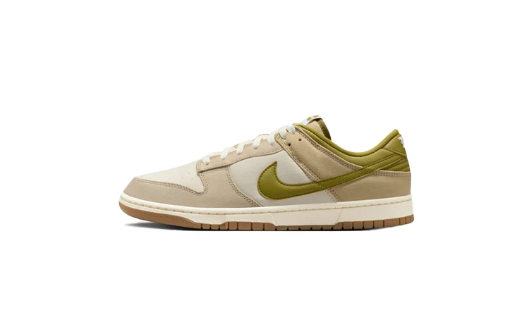 Nike Dunk Low Since 72 auf weissem Hintergrund