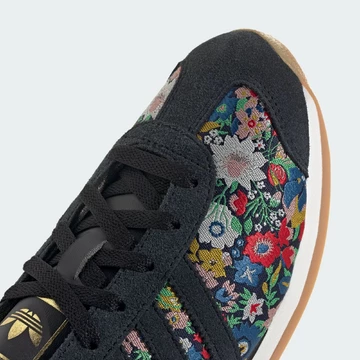 Liberty London x adidas Country Zehen Details
