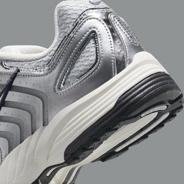 Nike Air Pegasus 2K5 Chrome Detail Ferse