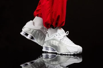 Nike Shox R4 Metallic Silver - On Feet