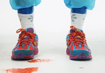 Salehe Bembury New Balance 1906R Heat be Hot Pack Hot Magma on Feet von Vorne