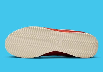 Die Sohle des Nike Cortez Picante Red