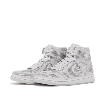 Swarovski x Jordan 1 High schräg