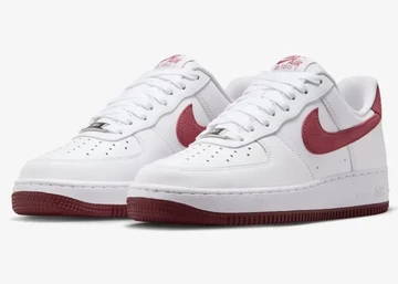 Der Air Force 1 Low Adobe von schräg außen