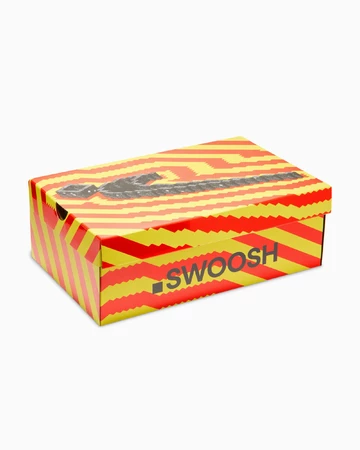 .SWOOSH x Nike ReactX Rejuven8 Slide Touch Grass Dark Smoke Grey Schuhkarton