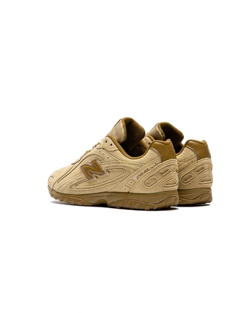 New Balance 204L Quicksand schräg