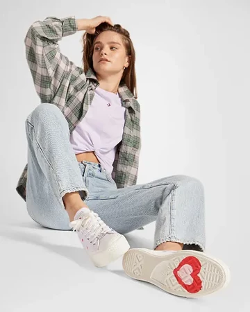 Converse Valentines Day Pack Chuck All Star Lift Platform On Feet sitzend