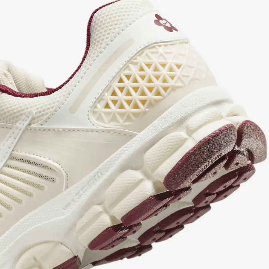 Nike Vomero Valentines Day HF0737-111 Dead Stock