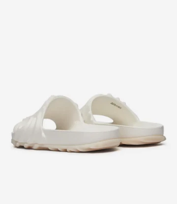 Salehe Bembury Crocs Pollex Slide Parsnip Paar von hinten