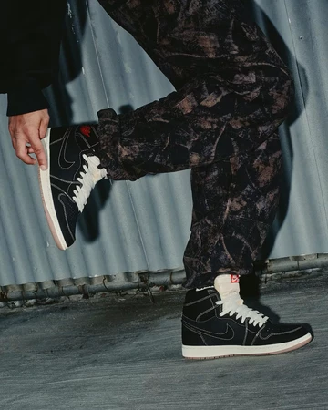 Air Jordan 1 Retro High OG Flight Club Mood 3