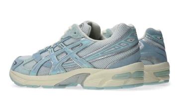 Asics Gel-1130 Iceberg Paar leicht schräg von hinten