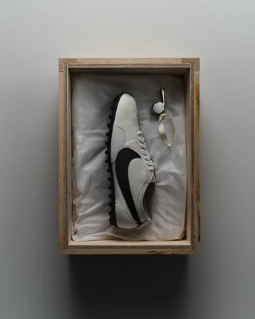 Nike Moon Shoe Soft Pearl & Black Mood 3