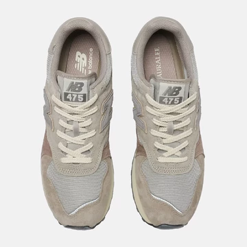 AURALEE x New Balance 475 Braun Paar von oben