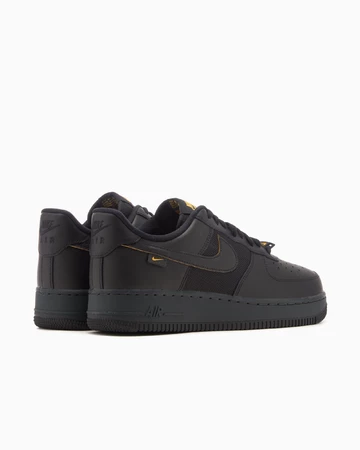 Air Force 1 Low Ballistic Mesh Black University Gold sietlih von Hinten