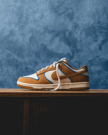 Dunk Low PRM Light British Tan Lookbook von der Seite