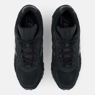 New Balance 204L Triple Black von oben