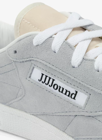 Details des JJJJound Reebok Club C 85 Grey Leather in grau