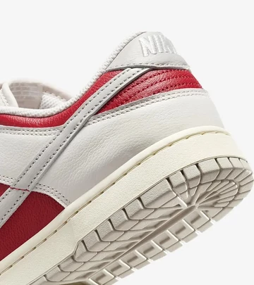 Dunk Low Ivory Ultraman Ferse Detail