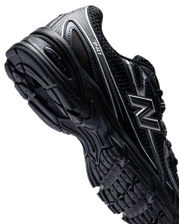 New Balance 740 All Black Sohle Details