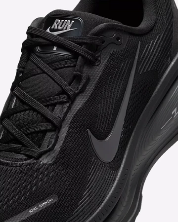 Nike Vomero 18 Black Upper Details