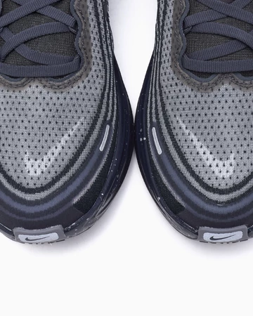 Nike Vomero Plus Speckle Anthracite Zehen Details