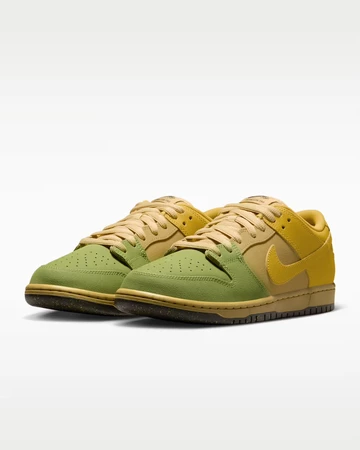 Nike SB Dunk Low Hatch Chilli schräg