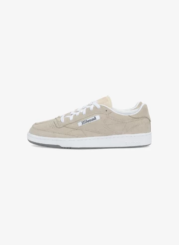 Der JJJJound Reebok Club C 85 Grey Leather in Cork von außen