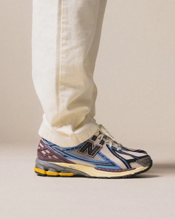 Lookbook Shooting von Asphaltfold mit demNew Balance 1906R Blue Moonbeam