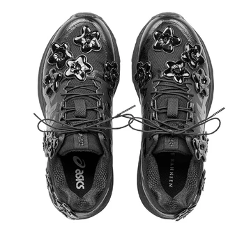 Cecilie Bahnsen x ASICS Gel-Terrain Flower Black Paar von oben