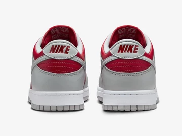Dunk Low Ultraman Paar von hinten