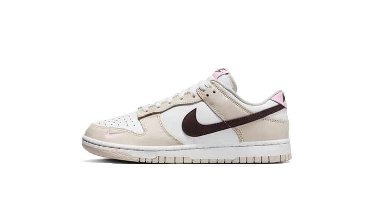 der Nike Dunk Low Neapolitan von außen auf weißem Hintergrund