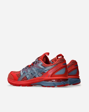 Der Kiko Kostadinov ASICS US4-S GEL-Terrain Classic Red von schräg hinten