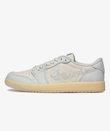 Air Jordan 1 Low OG Rabbit Floral Swoosh Außenseite